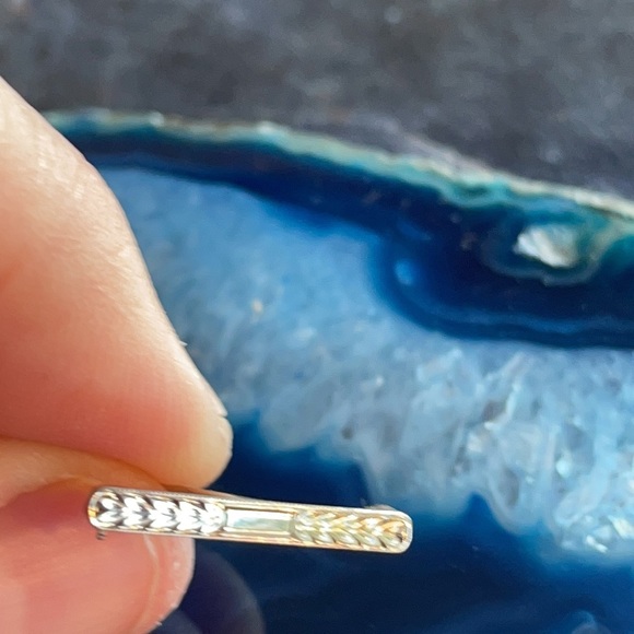 10k white gold small bar brooch - Picture 5 of 7